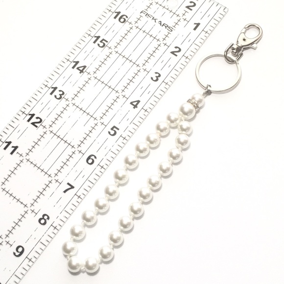 Faux Pearl Wristlet Keychain Lanyard - Picture 4 of 6